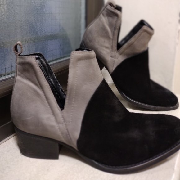 JOURNEE LEATHER COLOR BLOCK ANKLE BOOTS - Picture 1 of 5